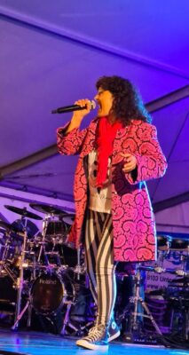 Suzy Adair – Sängerin der 80’s Live Show mit Covered im DAS ZELT, Liveband Schweiz, 80er Hits